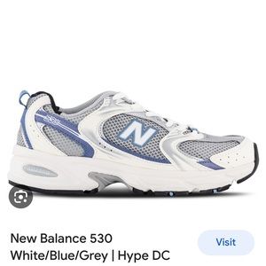 New balance 530 sneakers. Good condition just needs to be wiped